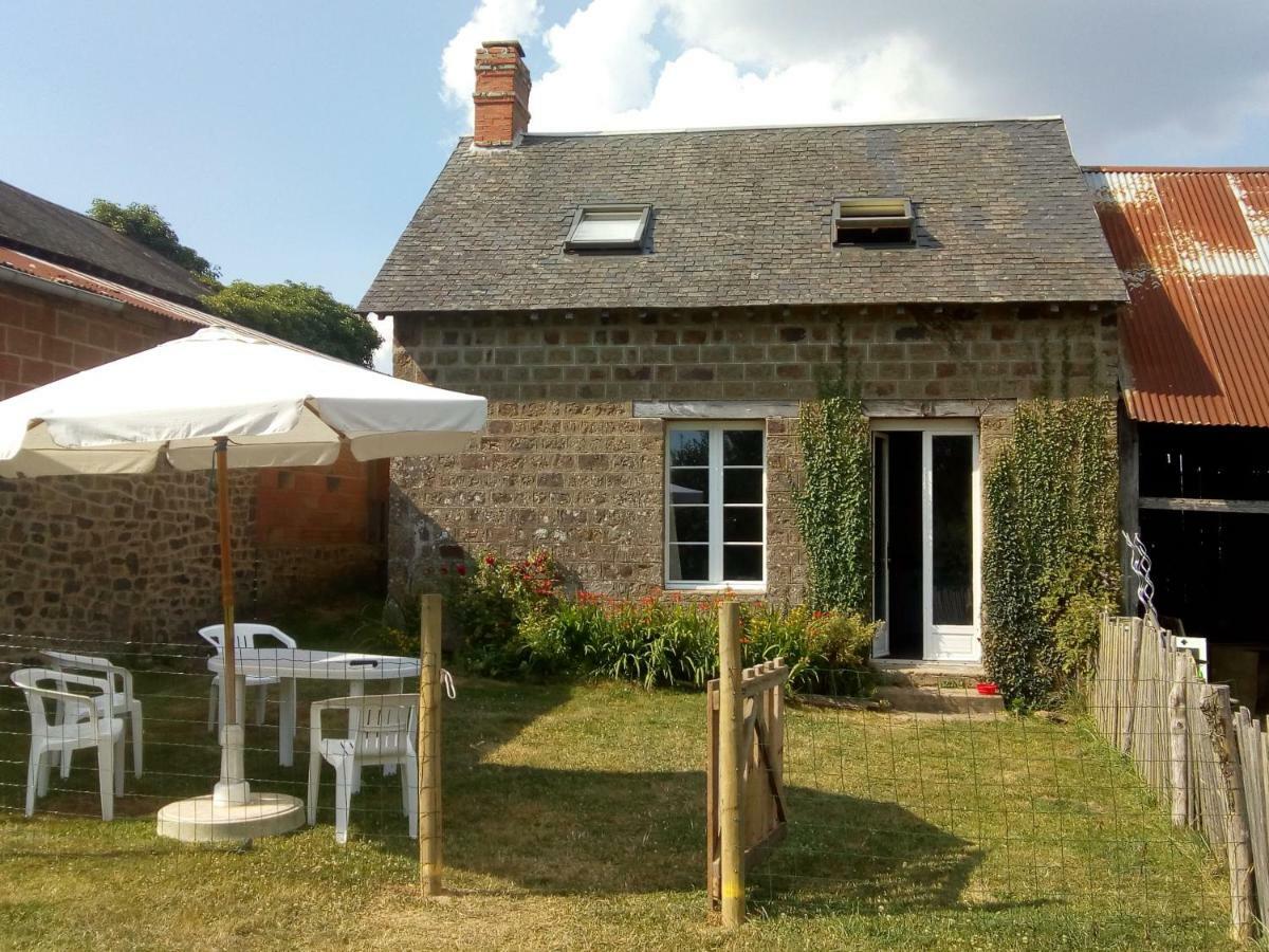 Le Domaine Villa Saint-Symphorien-des-Monts Екстериор снимка