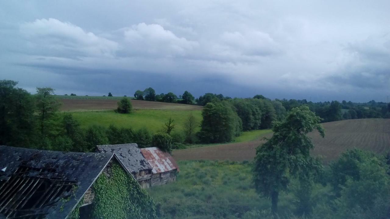Le Domaine Villa Saint-Symphorien-des-Monts Екстериор снимка